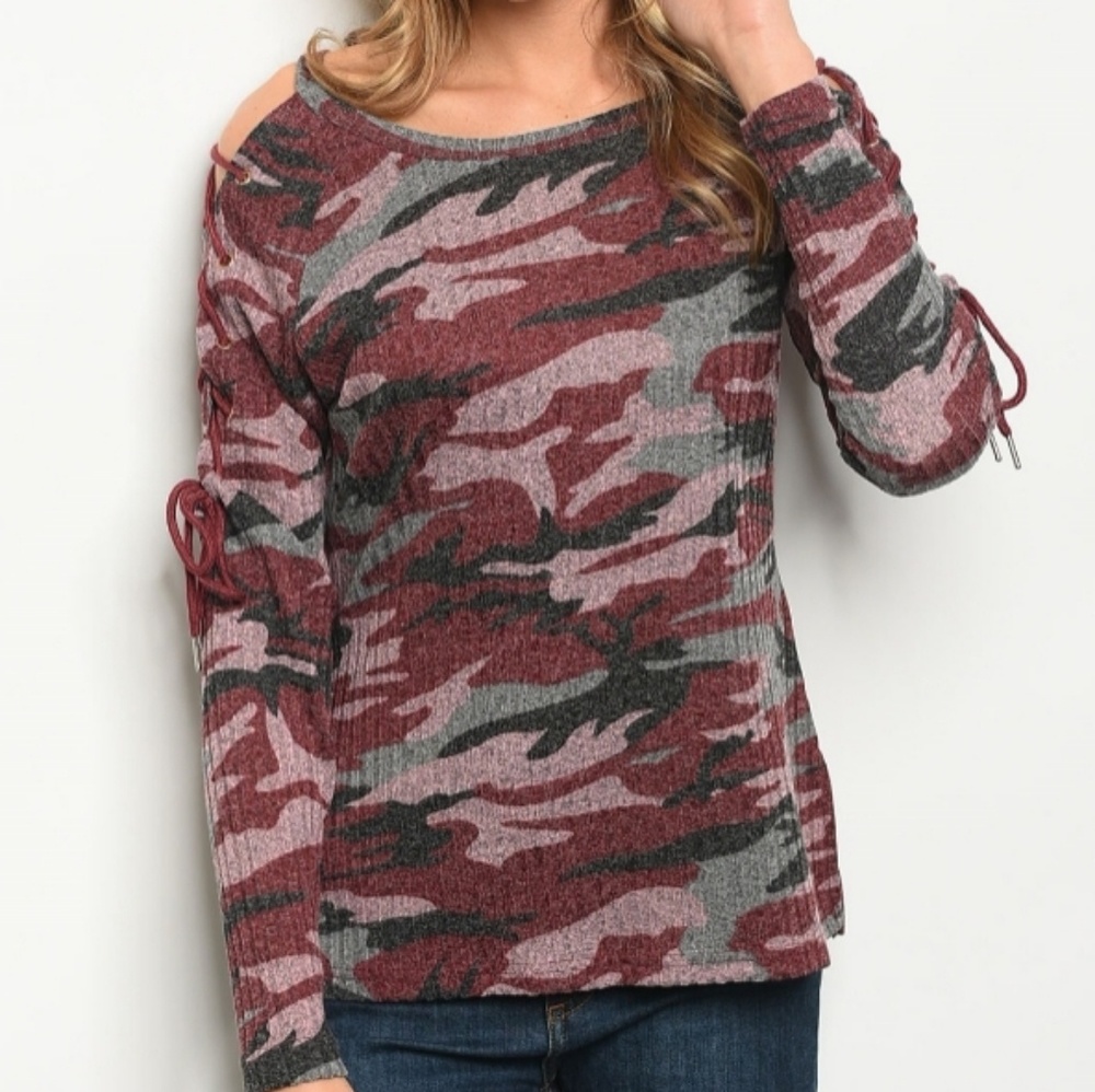 💖Burgundy Camo Top w Laceup Shoulders - Picture 3 of 3